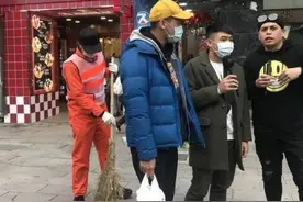 罗志祥认购二百箱凤梨，为复出街头假扮清洁工，路人评价毫不客气图片