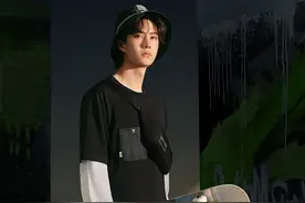 王一博代言安踏彻底火！首亮相身上有国旗帅过肖战，李宁彻底输了图片