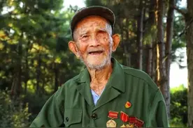 百岁老兵负伤失去左眼，儿子报销医药费遭怒斥：家里出不起钱吗？图片