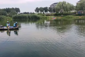 下河去追被鱼拖走的钓竿，北京一老人不幸溺亡图片