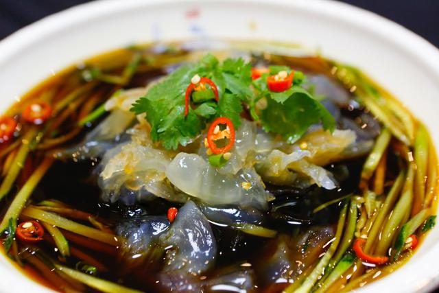 红酒和花胶一起炖煮吗 红酒和花胶一起炖煮吗会中毒吗