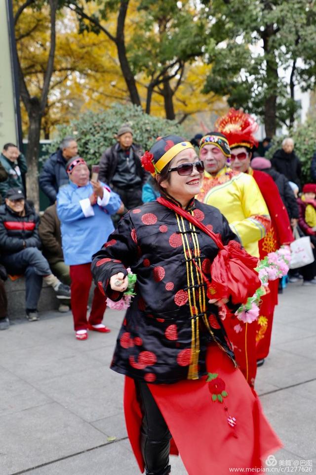 高手在民间，演出自娱自乐，洛阳周王城广场民间曲艺乐园