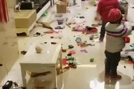 人类幼崽拆家图鉴：只要孩子够努力，迟早能家徒四壁图片