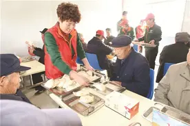 ​荣成：暖心食堂传递幸福滋味图片