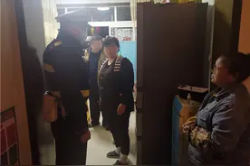 隔代亲有多夸张？三岁女儿不听话，妈妈被外公打了……图片