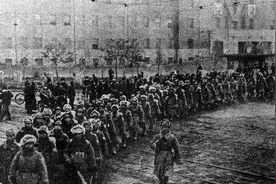 四野一个军人数超6万，比国军一个兵团还大！为何不多设几个军？图片