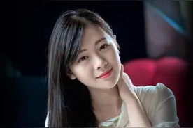 40岁富婆包养20岁小伙，没想到和小伙结婚，还为其生下了4胞胎。图片