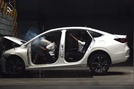长安逸动PLUS直播碰撞测试：我不说，你都不知道我烧了多少钱图片