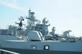 舰炮射击抛出的弹壳需要回收吗？会砸坏甲板吗？图片