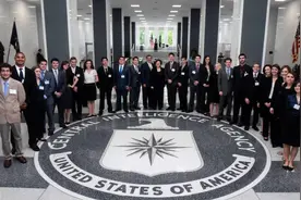 冷战时中情局打造“动物间谍”，用鸽子刺探情报，让海豚攻击舰艇图片