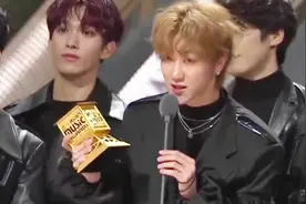 SEVENTEEN荣获2018MAMA最佳表演男团，徐明浩国语致感言