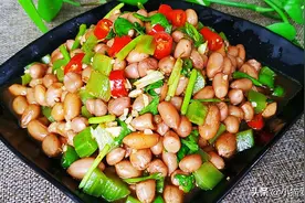 小猫夏天热最爱凉拌花生米，原来做法这么简单，一煮一拌就好了图片