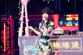 赖美云才153？一袭旗袍却穿出好比例，小个子女生都学着点图片