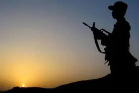 影视剧中轻易就被干掉，明哨的作用有多大？真能防得了敌人吗？图片