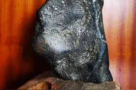 其实陨石不值钱图片