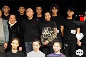 张子枫班级合影曝光！同学颜值高被指像范冰冰，有人被赞是女主脸图片