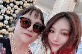 沈腾姐姐47岁仍单身，颜值远超弟弟，事业成就比沈腾只高不低图片