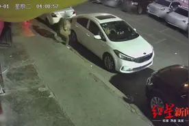 “全副武装”偷走20万烟酒，却被车内玩偶出卖，还牵出内鬼图片