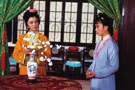 《红楼梦》最凶狠女子——夏金桂！每日必杀鸡鸭，最喜啃焦骨下酒图片