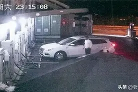 半夜给电动车充电的电友，充得越久越不想回家图片