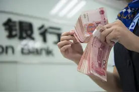 定期存款到期，自动转存还是取出后重存，银行柜姐这样说图片