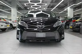 “奶爸神车”高清实拍，20款丰田塞纳LTD图片