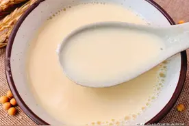 做豆浆时，黄豆直接打成浆是错的！做好关键的一步，豆浆又香又浓图片