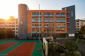 自贡“走运了”，被10.5亿元大学“砸中”，网友：学校修得很气派图片