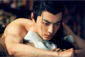 29岁肖战晒肌肉线条照片？极度自律又保守，破洞牛仔裤里穿秋裤图片