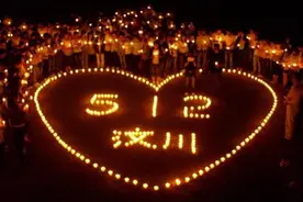 百年瞬间丨汶川紧急救援图片