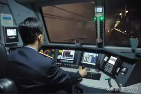 铁路火车司机工资收入解析图片