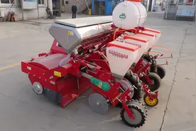 新型条带旋耕导向投种玉米播种机，是如何提高作业优势的？图片