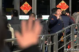 村里老人说：千万不要回农村老家盖房子，因为回不去了，在理么？图片