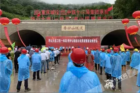 坪山大道香炉山隧道右线提前安全贯通 预计下个月有望双线贯通图片