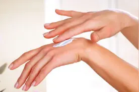 手部粗糙皱纹多怎么办？教你一个护手方法，一周还你婴儿般肌肤