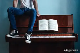 五线谱和简谱有什么不同？它们各自的优缺点是什么？图片