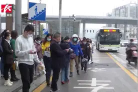 长沙公共交通运力逐步恢复，公交车早晚高峰已恢复正常发车间隔视频封面