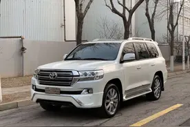 V8的丰田陆巡太罕见！开了11年还能卖50万，可以买两辆同年的X5图片