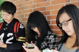 为什么美国人很少玩手机，而中国低头族泛滥？真的扎心了视频封面