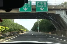 新手开车上高速，遇到前车做这几个动作，减速才是正解？图片