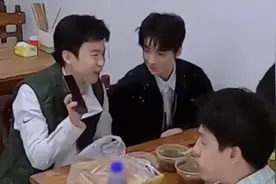 杨紫问董子健咋减肥，刘昊然王俊凯帮回复，女方一秒听出俩人声音图片