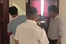 安徽被掐脖补课教师回应：通告部分内容与事实不符，早前未被见面要求停课图片