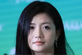 她曾婉拒马云3次，24岁当副总，30岁达100亿资产，凭啥？图片