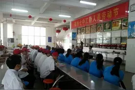 工人可以在事业单位担任中层职务吗？图片