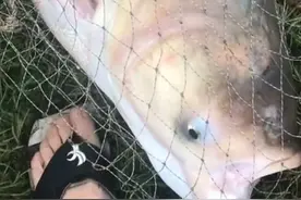 马鞍山钓鱼人钓上“巨型胖头鱼”，鱼鳞菜刀刮不动，太大了图片