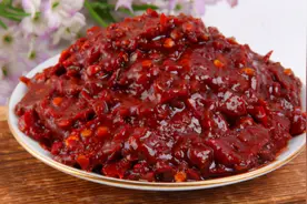 买郫县豆瓣酱要看清，认准“2个牌子”，其它的都不正宗图片