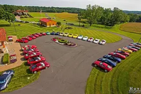 77岁富豪买车太疯狂：12辆劳斯莱斯成彩虹，4个车库堆了160辆车…图片