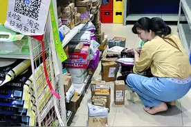快递小哥每月多挣四五百“送货上门”问题仍难解图片