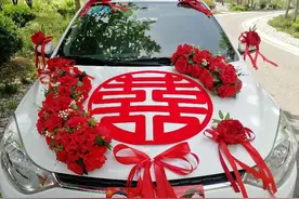 在农村，红白喜事在途中相遇，婚车与灵车谁先让路，看完学见识了图片