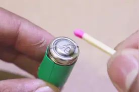 教你用5号电池制作打火机，可以轻松点燃火柴，一起来学习下！视频封面
